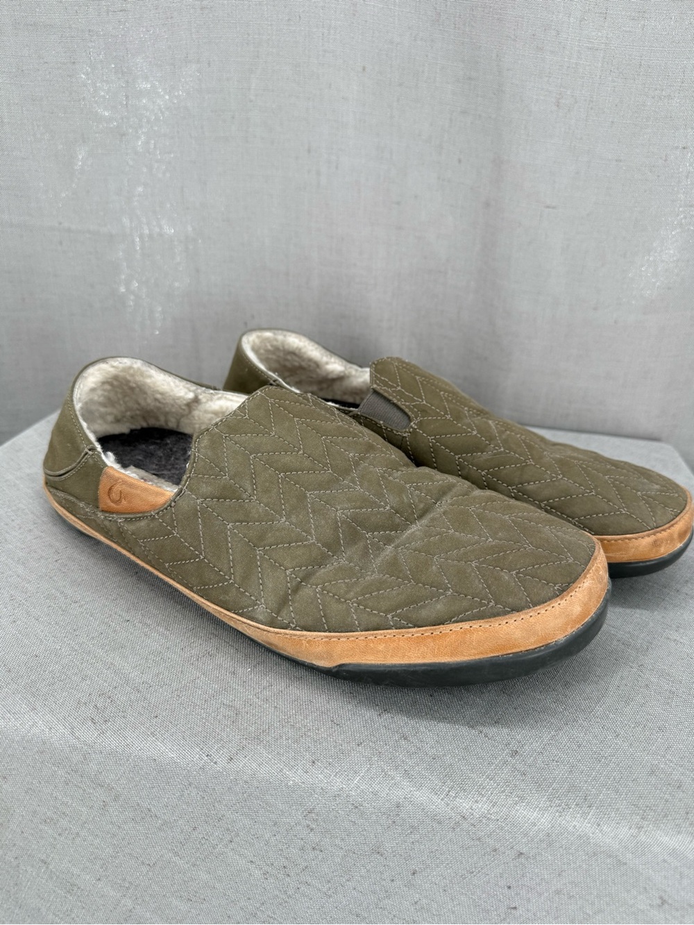 OluKai Hanohano Men’s Size 12 Olive and Tan Leather Quilted Slip-On Shoes Loafer